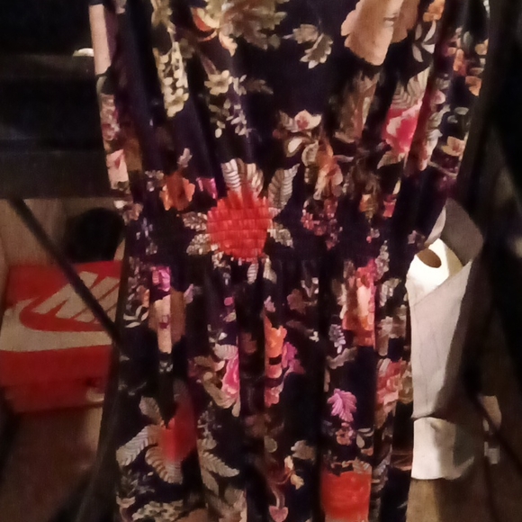 Black dress - Picture 2 of 4